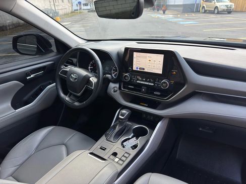 Used 2023 Toyota Highlander XLE image 15