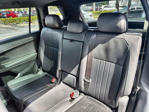 Used 2022 Volkswagen Tiguan SE R-Line image 18