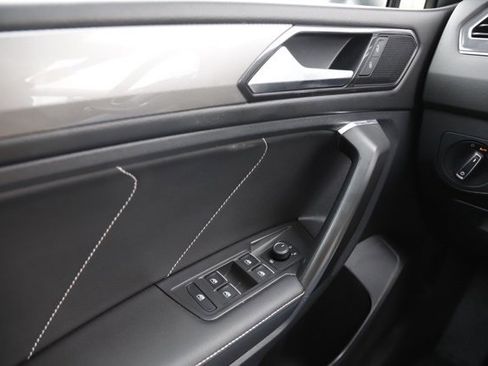 Used 2022 Volkswagen Tiguan SE image 21