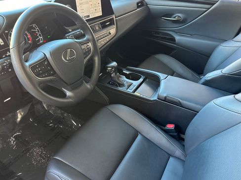 Used 2024 Lexus ES 350 w/ Premium Package FWD image 4