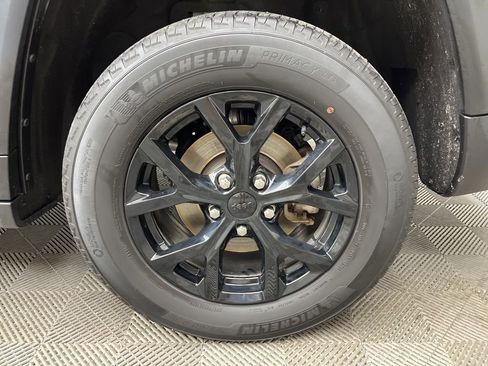 Used 2024 Jeep Grand Cherokee Altitude AWD/4WD image 29