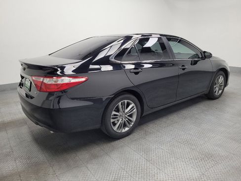 Used 2017 Toyota Camry SE w/ Moonroof Package FWD image 10