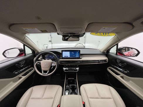 Used 2025 Lincoln Corsair FWD image 3