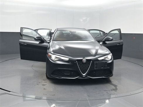 Used 2022 Alfa Romeo Giulia Ti image 37