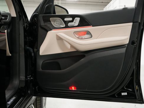 Used 2021 Mercedes-Benz GLS 580 4MATIC image 24