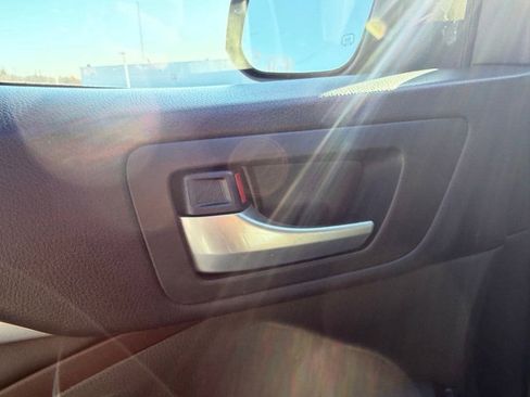 Used 2016 Toyota Highlander XLE image 11