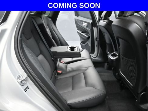 Used 2025 Volvo XC60 B5 Plus AWD/4WD image 19