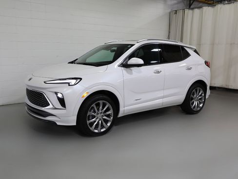 Used 2025 Buick Encore GX Avenir w/ Avenir Technology Package AWD/4WD image 18