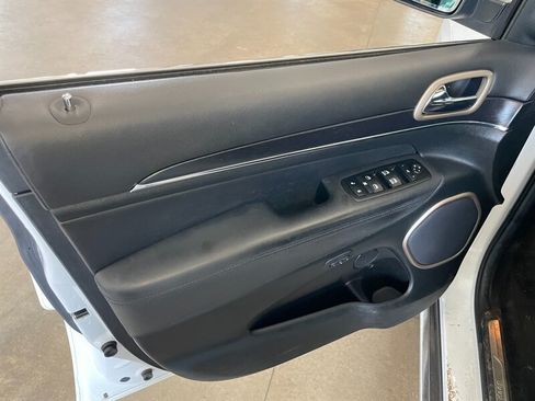 Used 2014 Jeep Grand Cherokee Summit AWD/4WD image 21