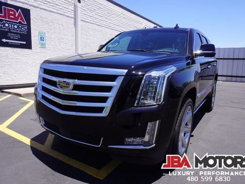 Used 2018 Cadillac Escalade Premium Luxury AWD/4WD image 41
