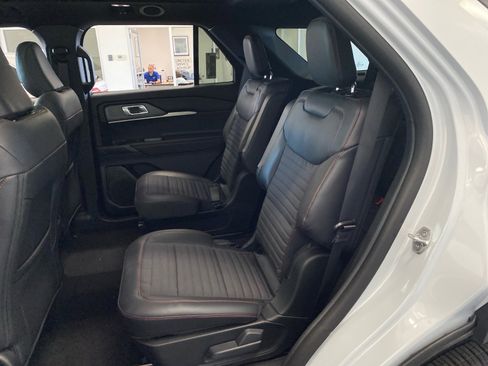 New 2026 Ford Explorer ST-Line w/ ST-Line Street Pack AWD/4WD image 9