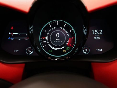 Used 2021 Aston Martin V8 Vantage Roadster image 12