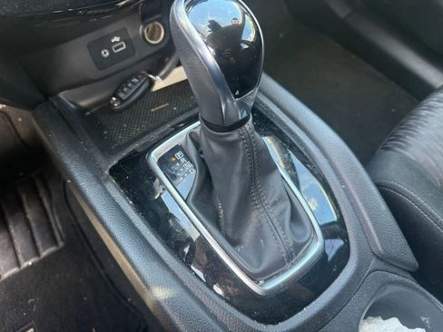 Used 2020 Nissan Rogue SV FWD image 15