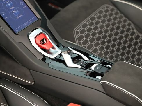 Used 2022 Lamborghini Huracan EVO image 17