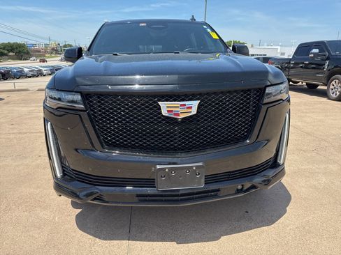 Used 2021 Cadillac Escalade ESV Sport w/ Driver Assist Tech Package AWD/4WD image 2
