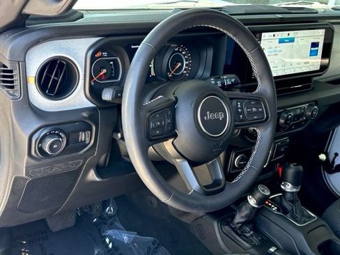 Used 2025 Jeep Wrangler Unlimited Sport AWD/4WD image 9