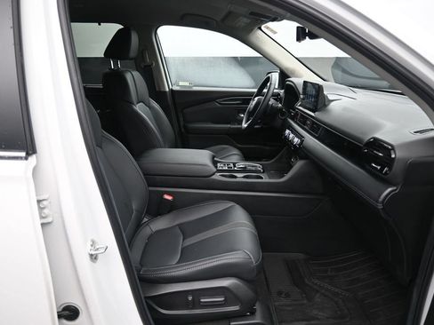 Used 2025 Honda Pilot EX-L image 11
