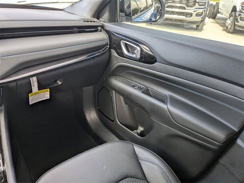 New 2026 Jeep Compass Latitude image 17