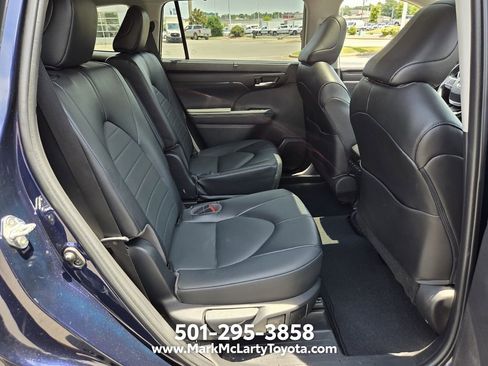 Used 2022 Toyota Highlander XLE FWD image 15