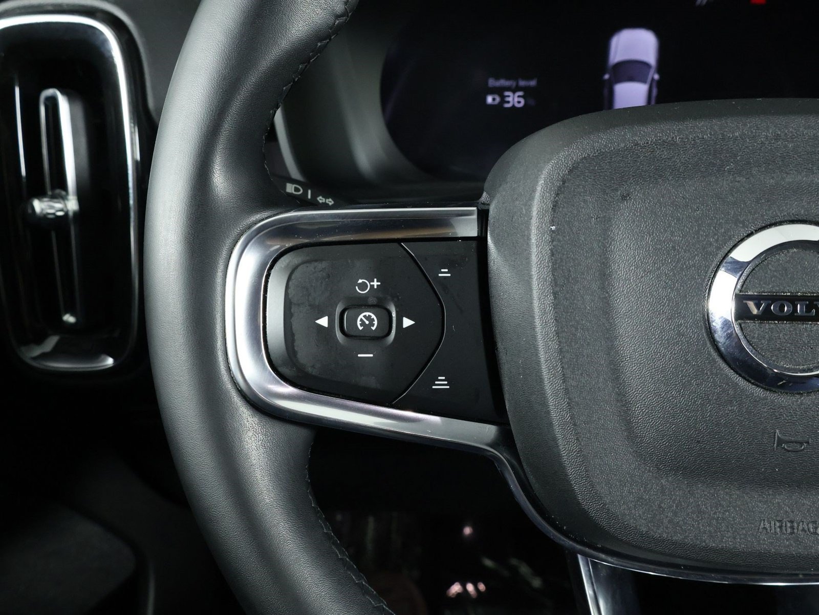 Certified 2023 Volvo XC40 Recharge Core AWD/4WD image 10