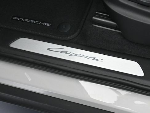 Certified 2026 Porsche Cayenne E-Hybrid AWD/4WD image 16