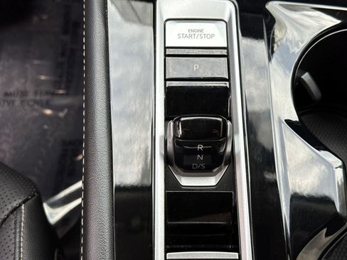 Used 2024 Volkswagen Atlas SE FWD image 39