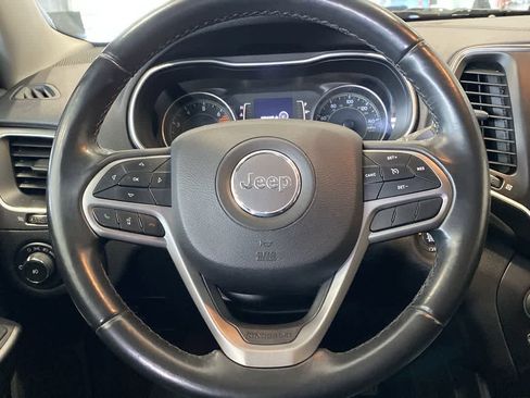 Used 2019 Jeep Cherokee Latitude Plus image 17