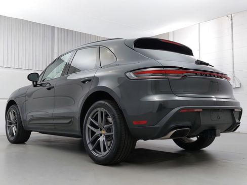 Used 2025 Porsche Macan image 3