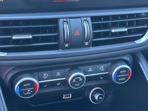 Used 2023 Alfa Romeo Giulia Estrema image 27