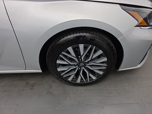 Used 2024 Nissan Altima 2.5 SV image 12