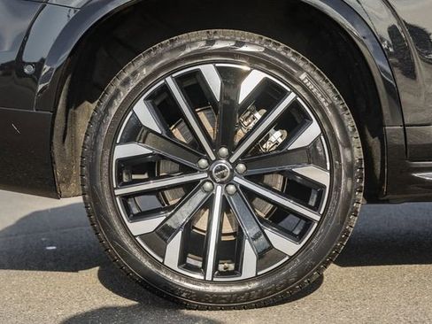 Used 2025 Volvo XC90 B6 Plus image 17