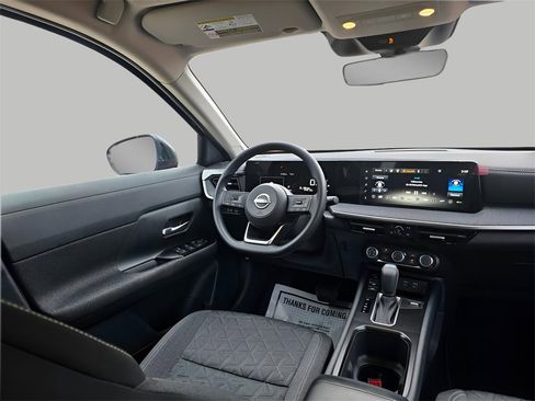 Used 2025 Nissan Kicks SV w/ Illumination Package image 16