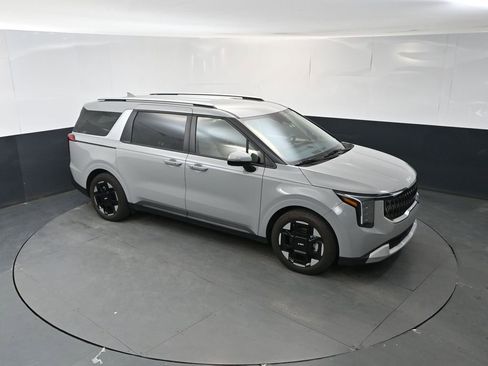 Used 2025 Kia Carnival EX FWD image 33