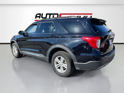 Used 2022 Ford Explorer XLT w/ Equipment Group 202A image 5