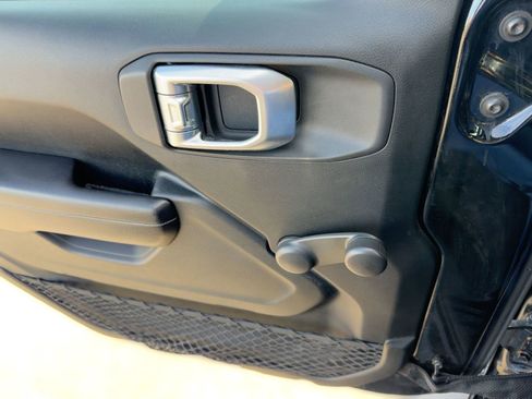 Used 2018 Jeep Wrangler Unlimited Sport image 11