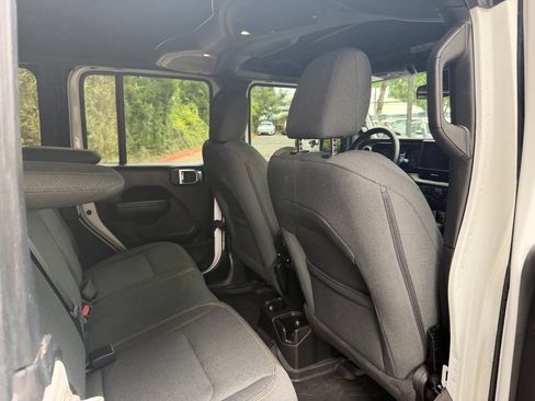 Used 2024 Jeep Wrangler Unlimited Sport AWD/4WD image 14