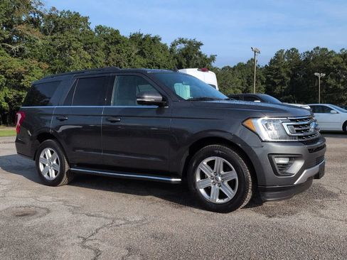 Used 2018 Ford Expedition XLT w/ Equipment Group 202A RWD image 2