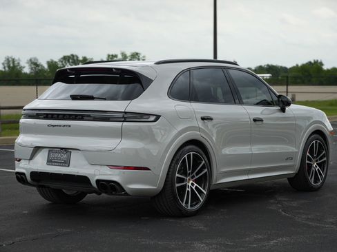 Used 2025 Porsche Cayenne GTS AWD/4WD image 5