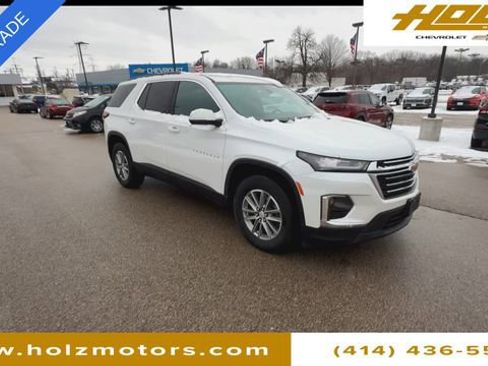 Used 2023 Chevrolet Traverse LT image 2