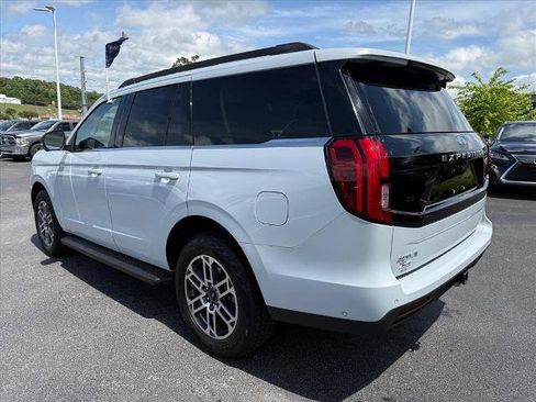 Certified 2025 Ford Expedition Active AWD/4WD image 5