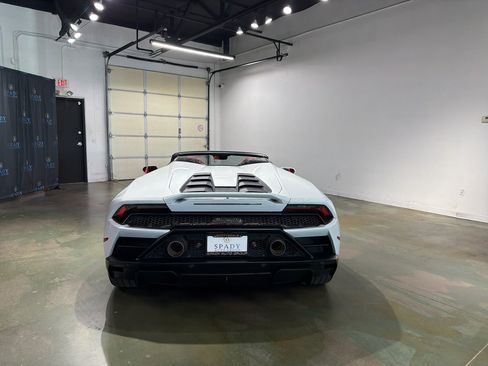 Used 2021 Lamborghini Huracan EVO image 7