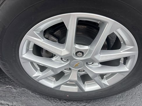 Used 2024 Chevrolet Equinox LT w/ LPO, Floor Liner Package FWD image 5