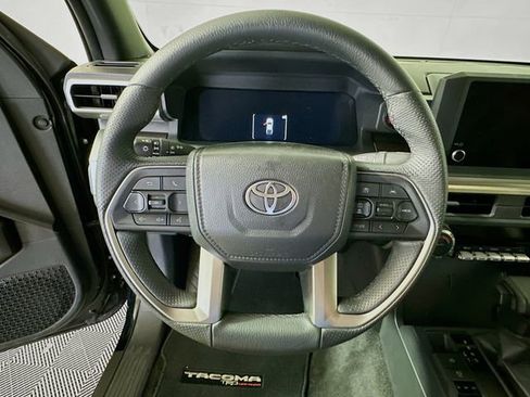 Certified 2025 Toyota Tacoma TRD Off-Road AWD/4WD image 13