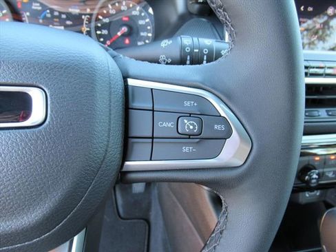 New 2026 Jeep Compass Latitude AWD/4WD image 18