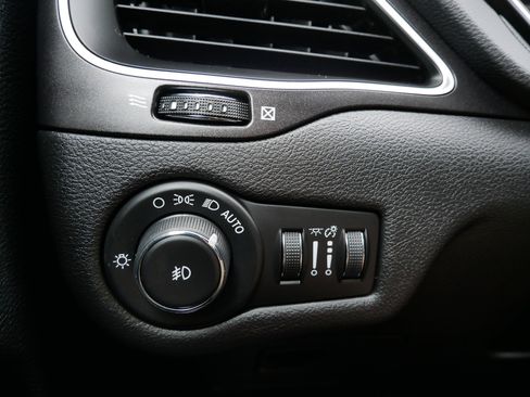 Used 2019 Jeep Cherokee Trailhawk w/ Cold Weather Group AWD/4WD image 26