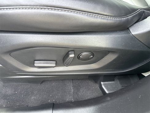 Used 2022 Ford Explorer XLT w/ Equipment Group 202A image 15