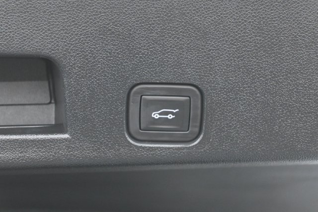 Used 2025 Chevrolet Traverse RS AWD/4WD image 17
