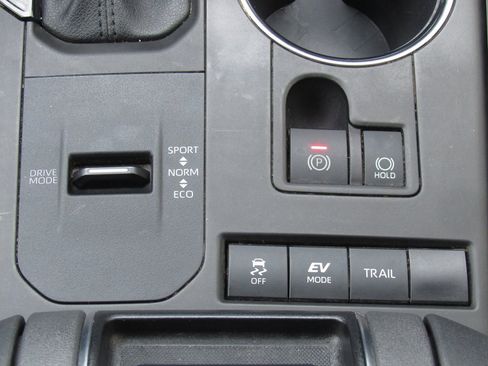 Certified 2021 Toyota Highlander XLE image 34