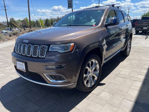 Used 2020 Jeep Grand Cherokee Summit AWD/4WD image 4