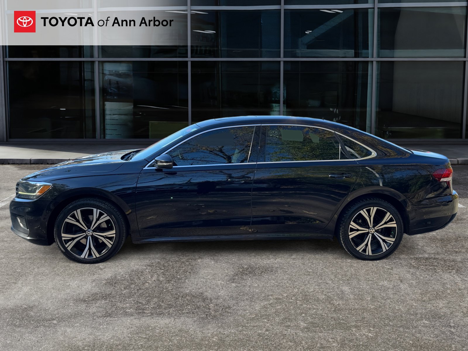 Used 2020 Volkswagen Passat 2.0T SEL FWD image 9